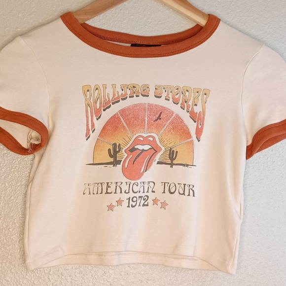 Cotton On Boho Cropped Graphic Rolling Stones T-shirt - Picture 3 of 14